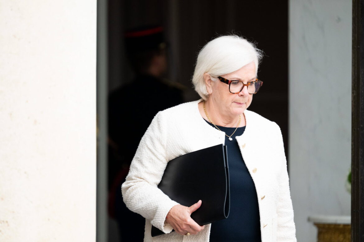 Catherine Vautrin lance une offensive brutale contre la fraude sociale : des mesures radicales pour sauver l’économie française en crise