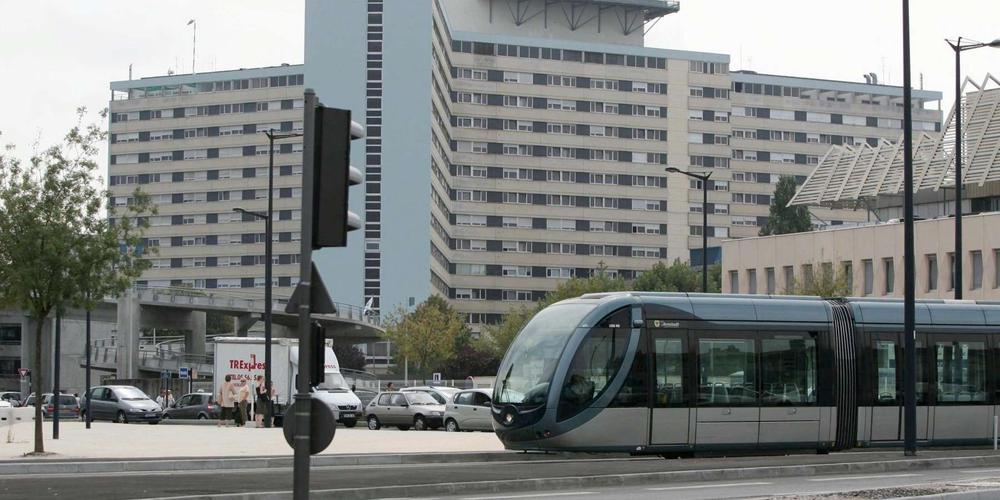 Un jeune homme gravement blessé après une chute dramatique à Bordeaux