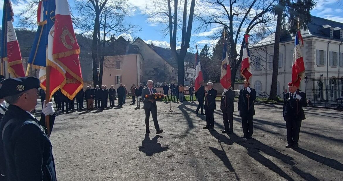 Des jeunes de Gap brûlent des drapeaux français à proximité du monument aux morts : une humiliation insoutenable