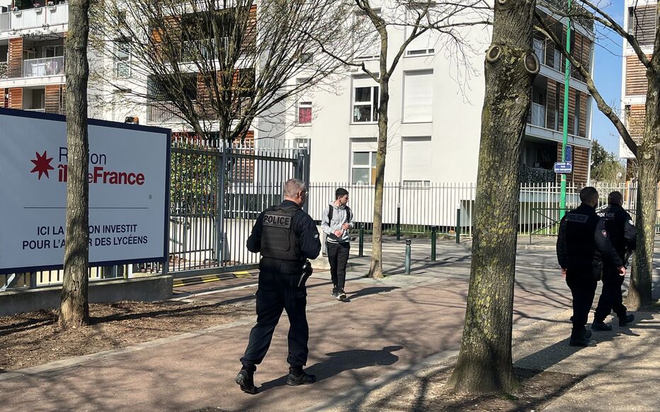 Un élève de 16 ans agresse trois personnes dans un lycée français