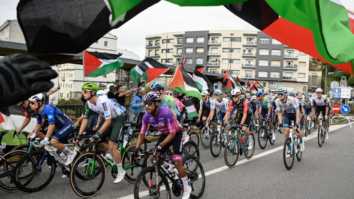 La Vuelta 2025 arrêtée en plein Madrid : une débâcle politique et sportive due aux manifestations pro-palestiniennes