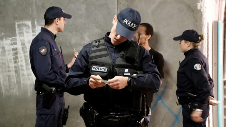 Raid massif contre les vendeurs illégaux à la Porte de Montmartre : 8,7 tonnes de marchandises détruites