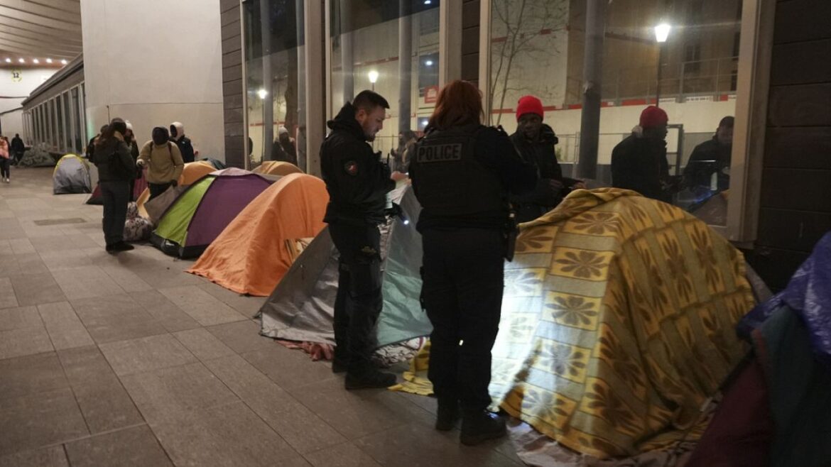 Les squats de migrants en France : une crise économique et sociale exacerbée par les groupes d’extrême gauche