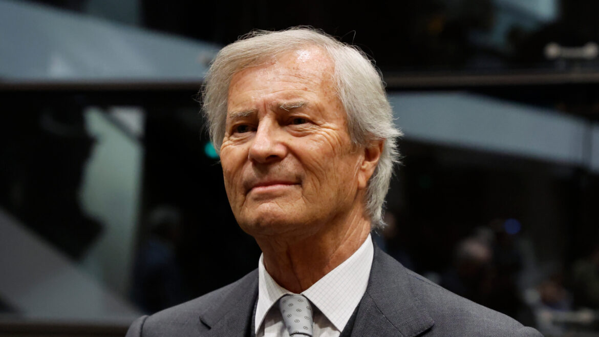 Le Parisien en danger : les journalistes dénoncent l’offre de Bolloré