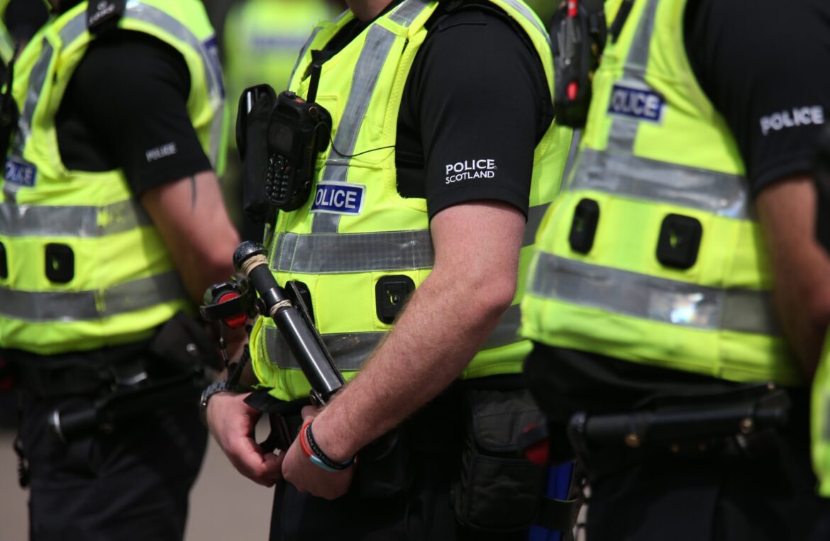 Une grande opération policière démantèle un gang international de contrefaçon de téléphones volés à Londres