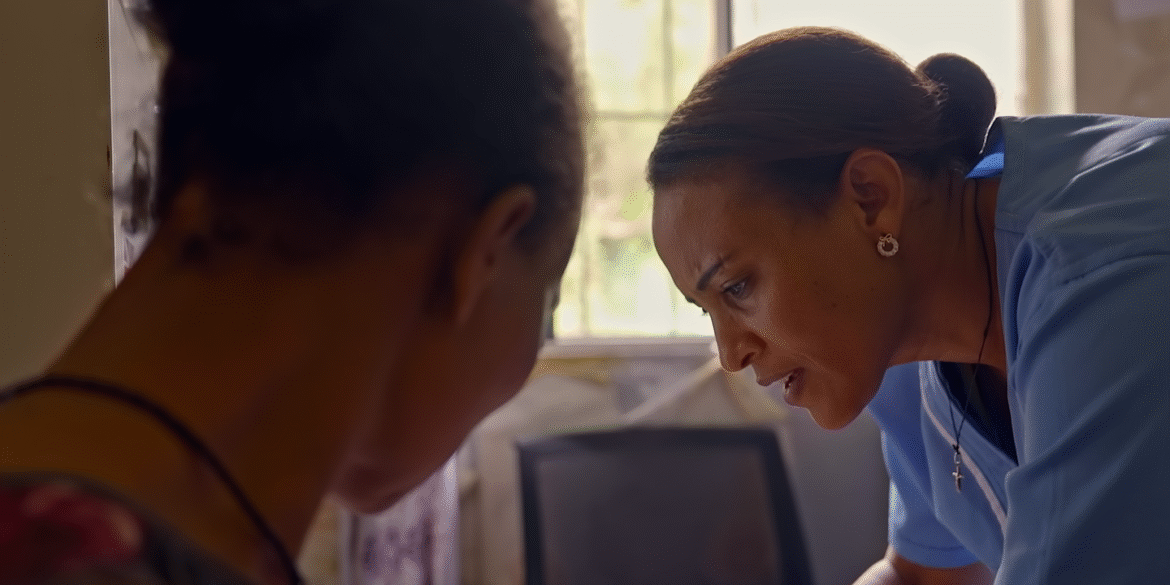 Erreur judiciaire et tensions anti-immigration à Epping : un éthiopien en fuite après des accusations de viols