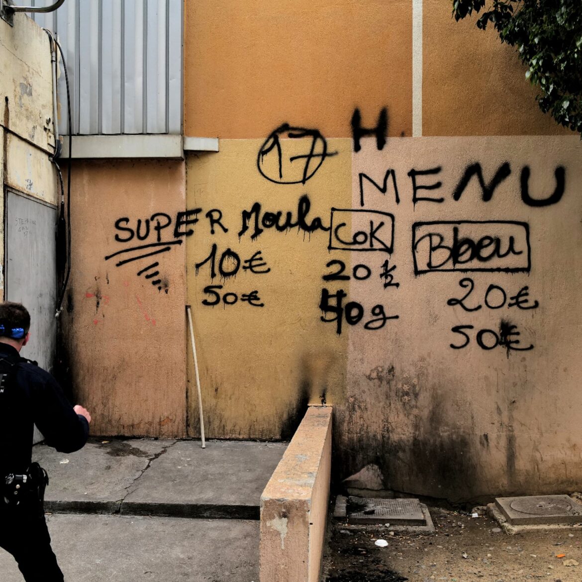 Les épicerie de nuit de Moulins visées par des enquêtes d’escroquerie et de blanchiment : une opération policière spectaculaire