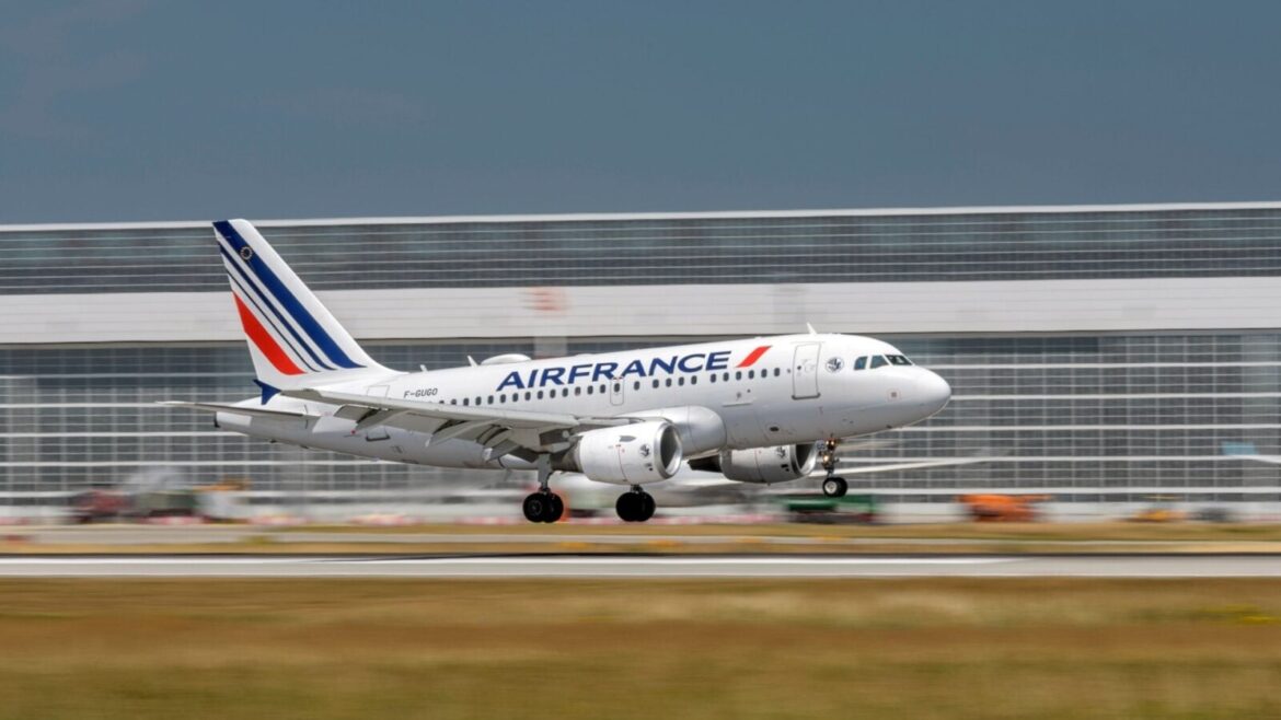 Elon Musk s’amuse avec le manque d’enthousiasme de Air France pour les fêtes