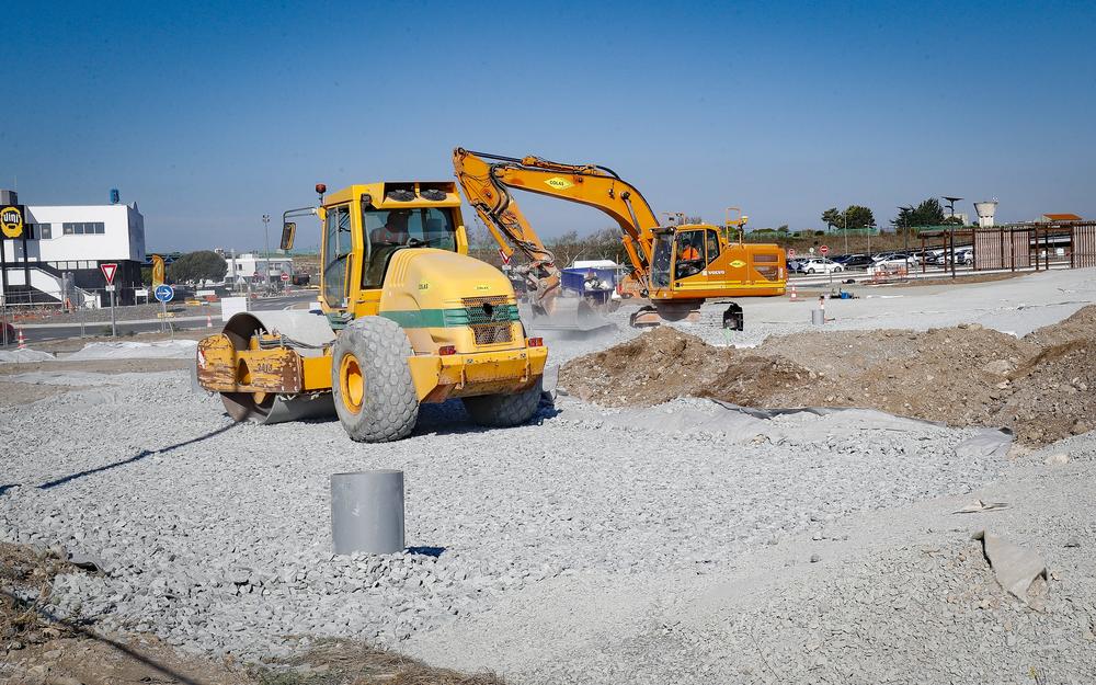 Un homme nu avec une arbalète dans les rues de La Rochelle : un événement inquiétant