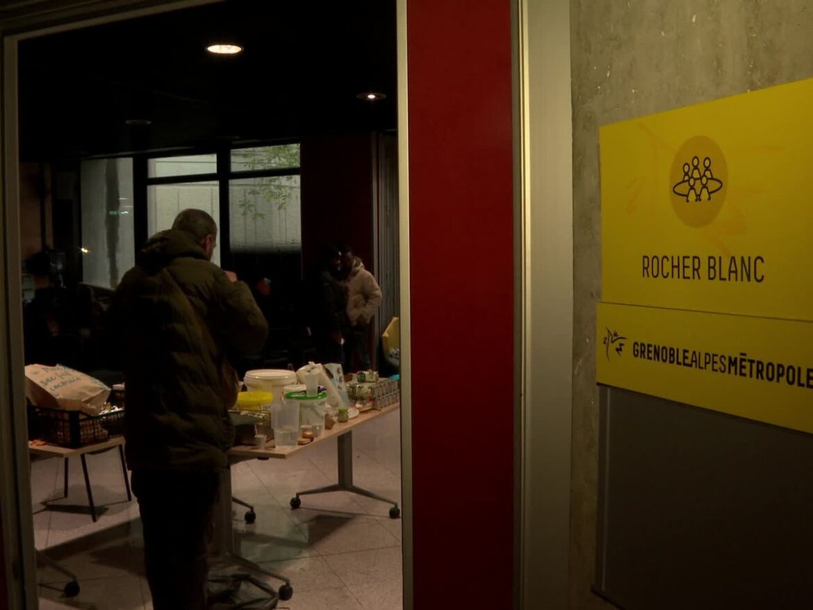 « Une occupation prolongée : 150 migrants déclarent résistance dans les bureaux de Grenoble-Alpes Métropole »