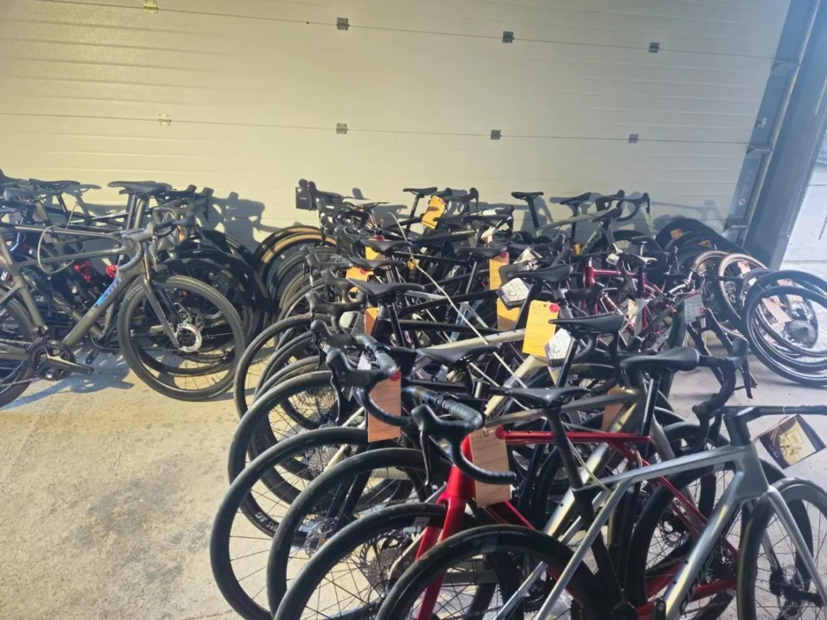 Des vols massifs de vélos haut de gamme ont secoué l’Ouest : trois Moldaviens interpellés après un préjudice de 500 000 euros