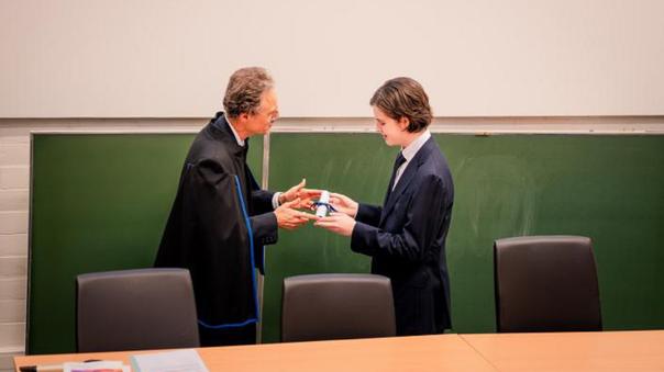 À 15 ans, un génie belge révolutionne la physique quantique