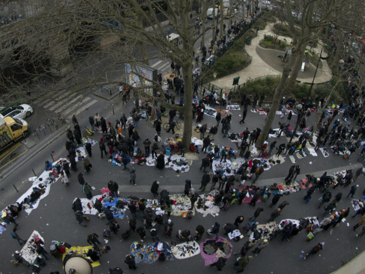 Une rue parisienne marquée par l&rsquo;inégalité : les femmes en minorité dans un quartier aux tensions multiples