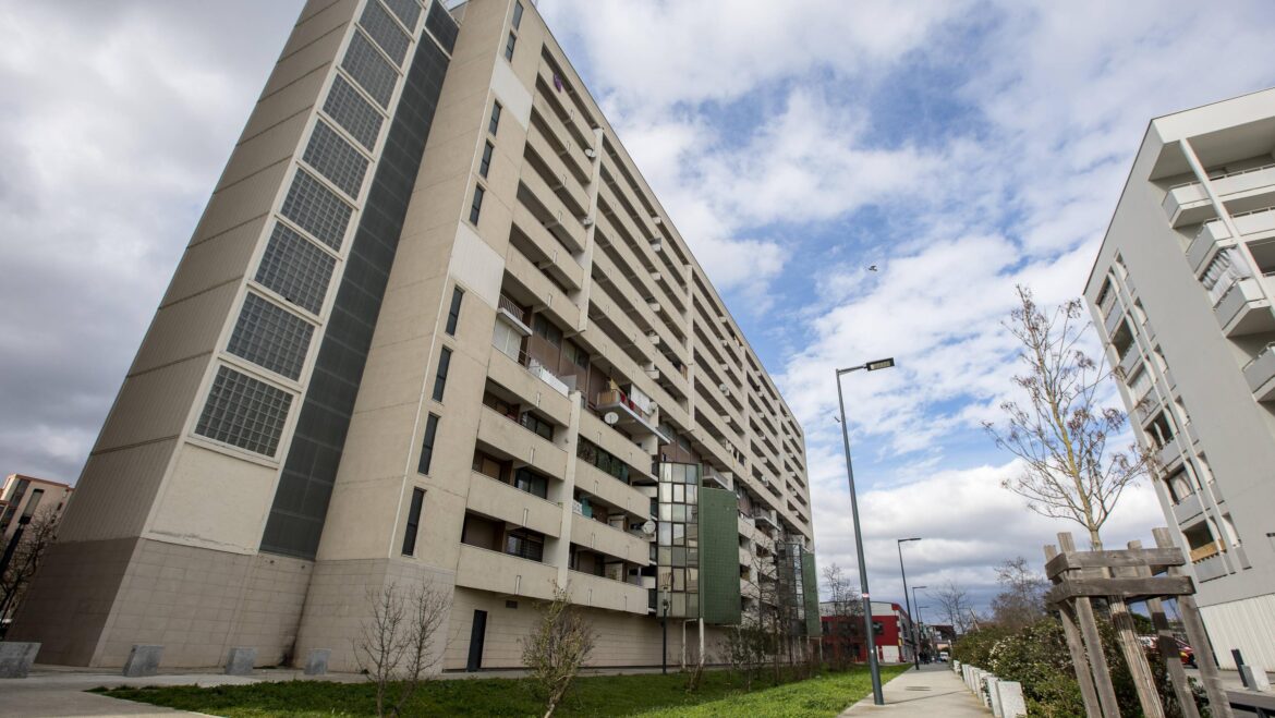 Une réforme du logement social divise la classe politique : Les Républicains et les opposants s&rsquo;affrontent dans un débat tendu