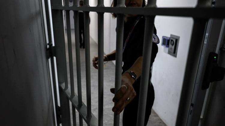 Une affaire trouble à Saint-Benoit-de-Carmaux : un père d’élève algérien interpellé pour menaces terroristes