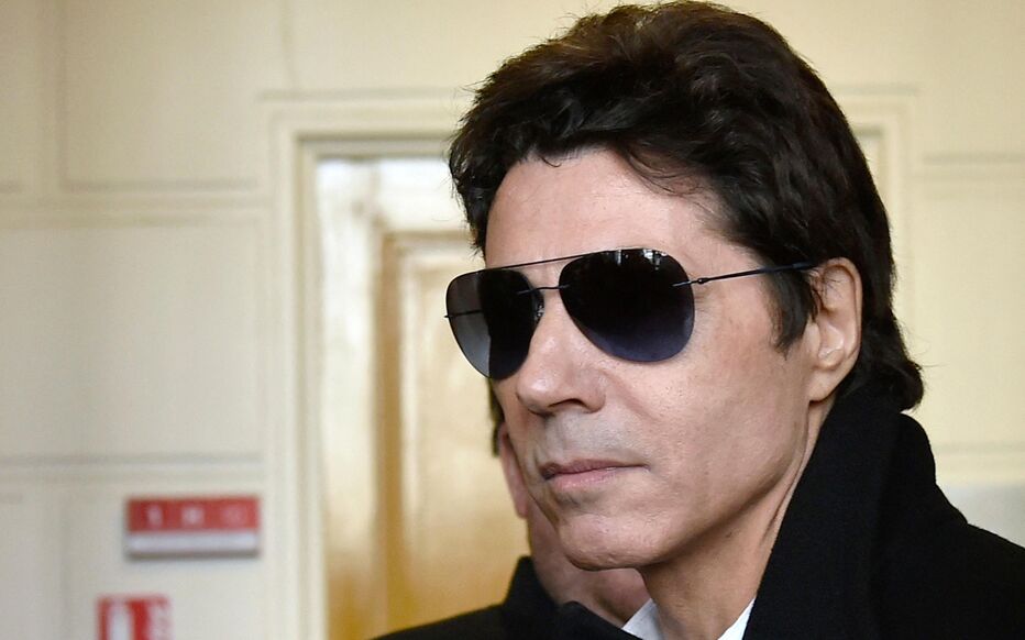 Un artiste français sous le feu des accusations de viol sur mineurs