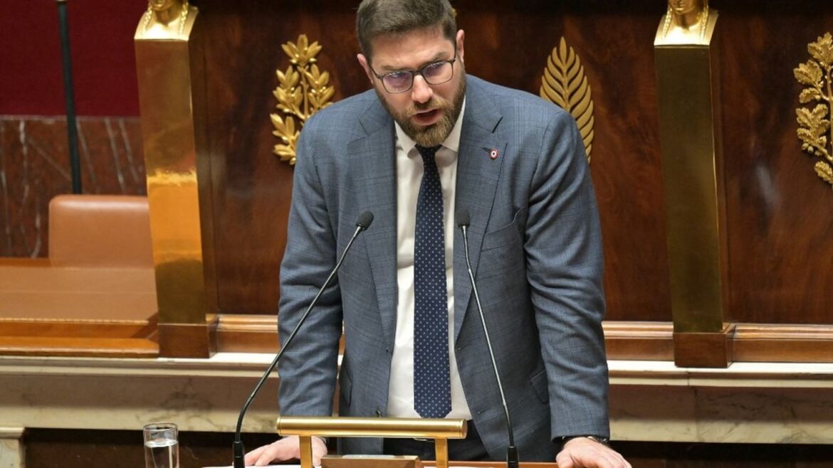 L’Assemblée en tension : le député Renaissance refuse d’annuler une conférence islamiste interdite