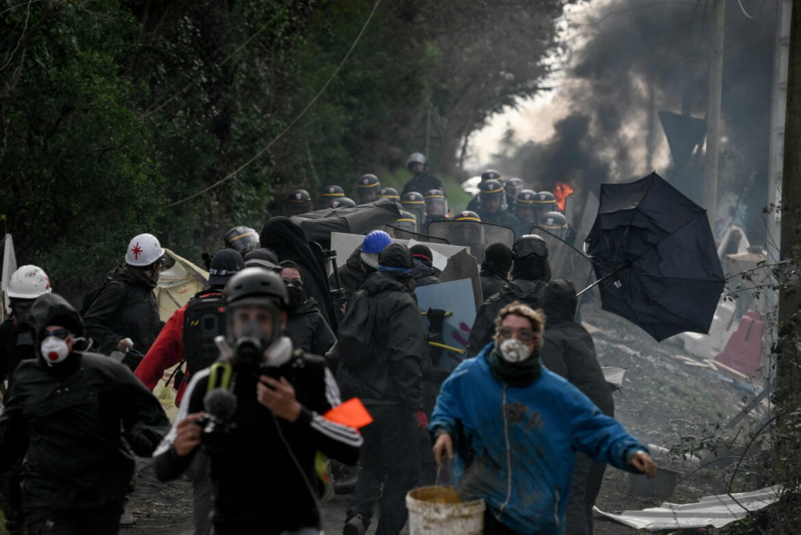 Une rupture idéologique menace Amnesty France : 27 antennes dénoncent un climat raciste insidieux au sein même de l’organisation